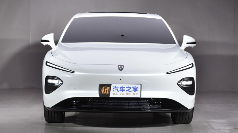 Roewe D7: первенец новой «зелёной» линейки дебютировал в виде гибрида и электромобиля