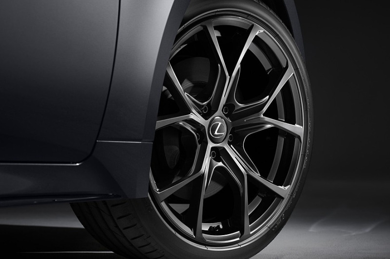 У седана Lexus IS появилась особенная версия F Sport Black IV