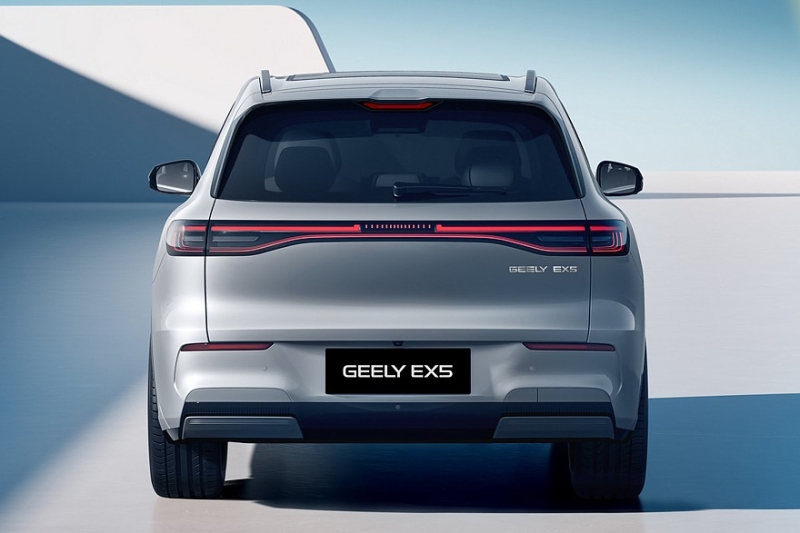 В России будут официально продавать новый кроссовер Geely EX5